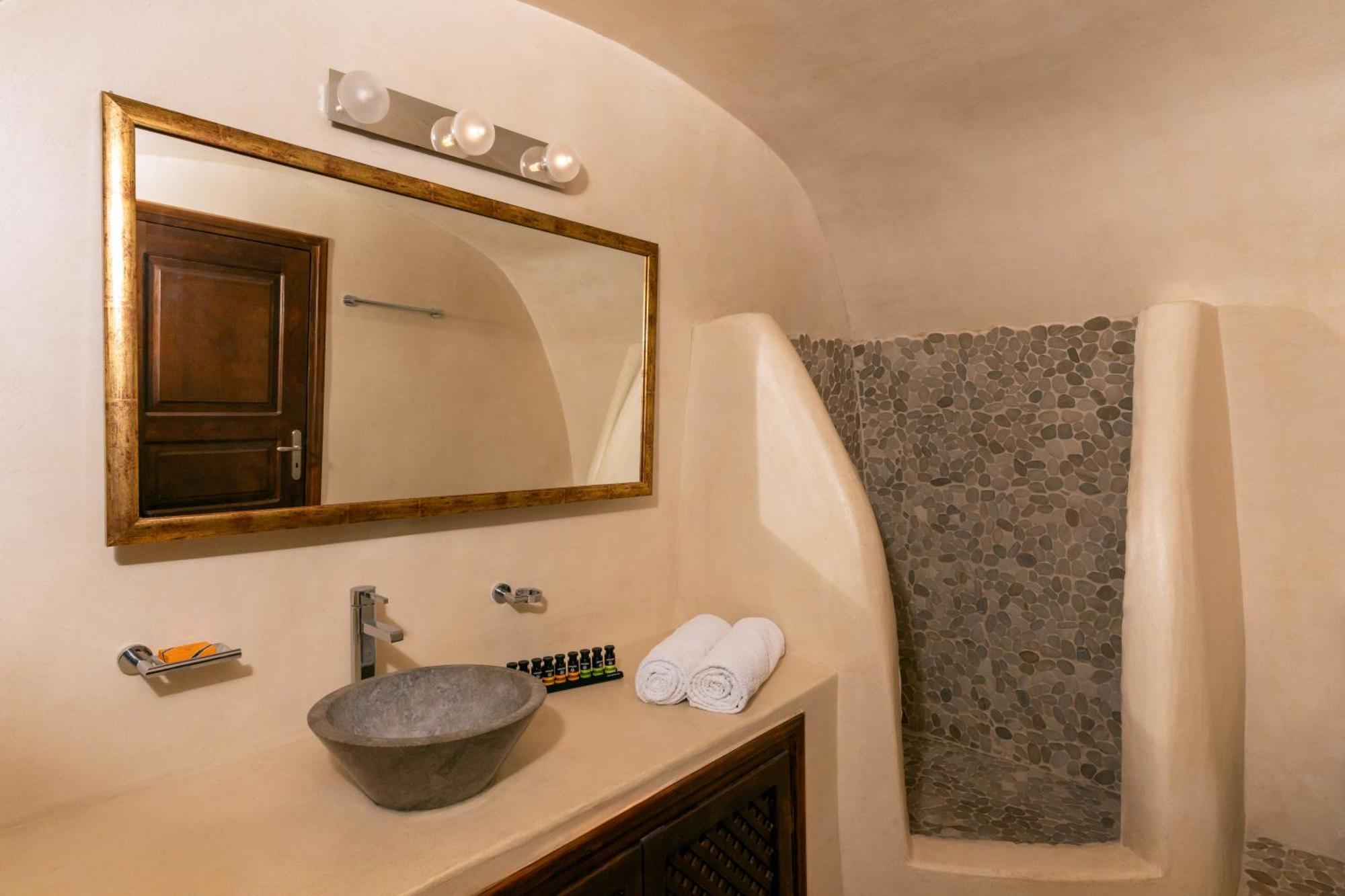 Enalion Suites Oia  Exterior photo