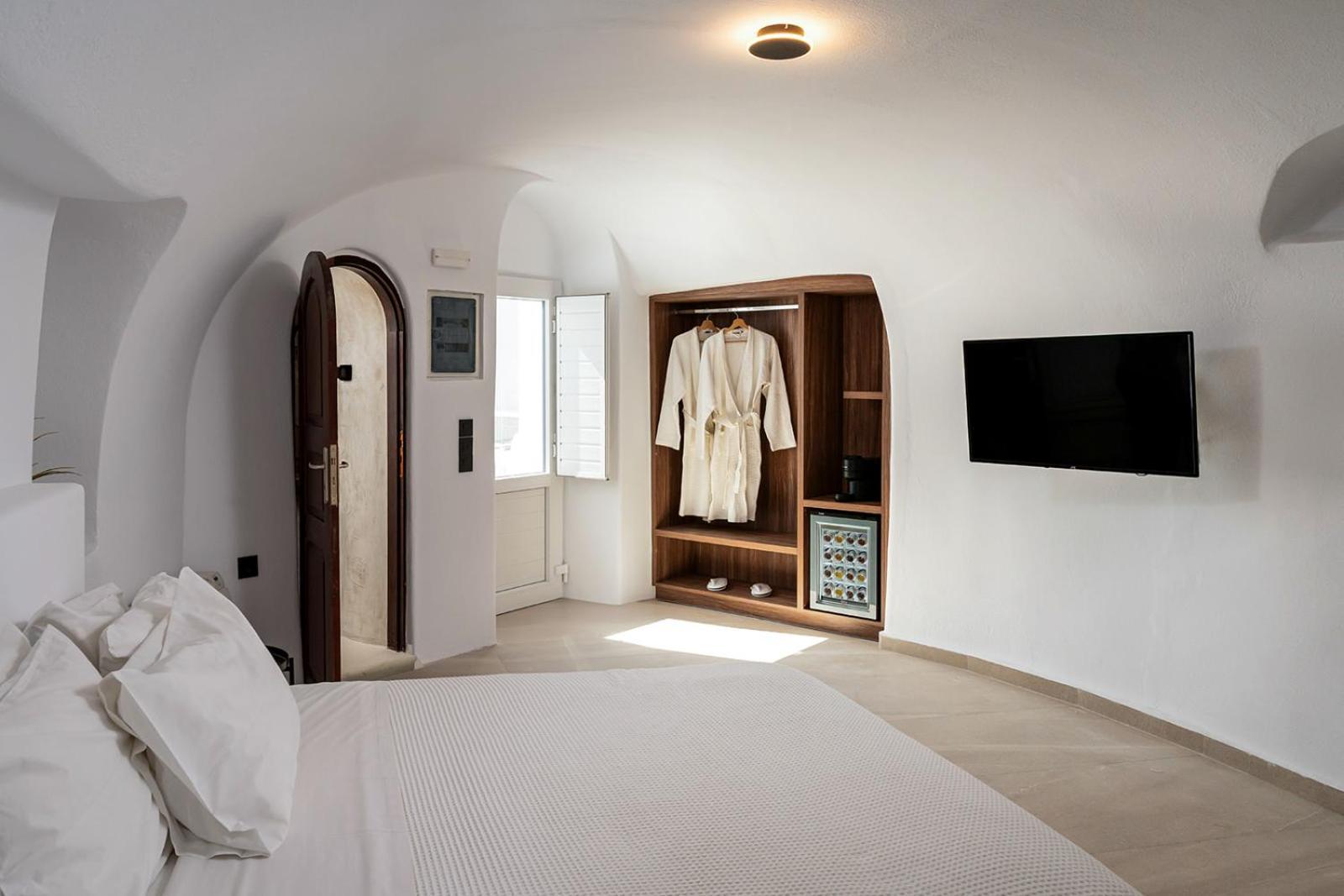 Enalion Suites Oia  Exterior photo